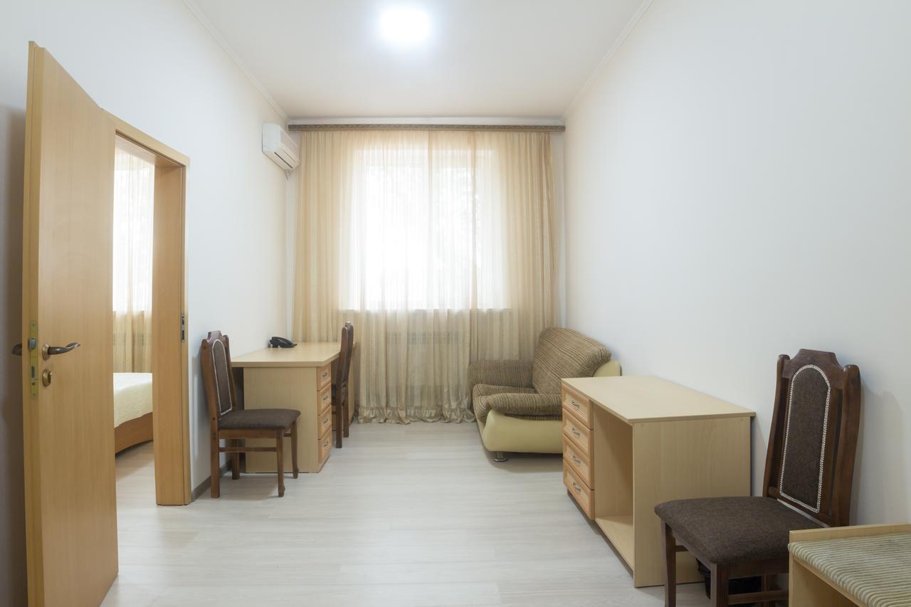 Hotel Alma Ata Zhosaly Exteriör bild